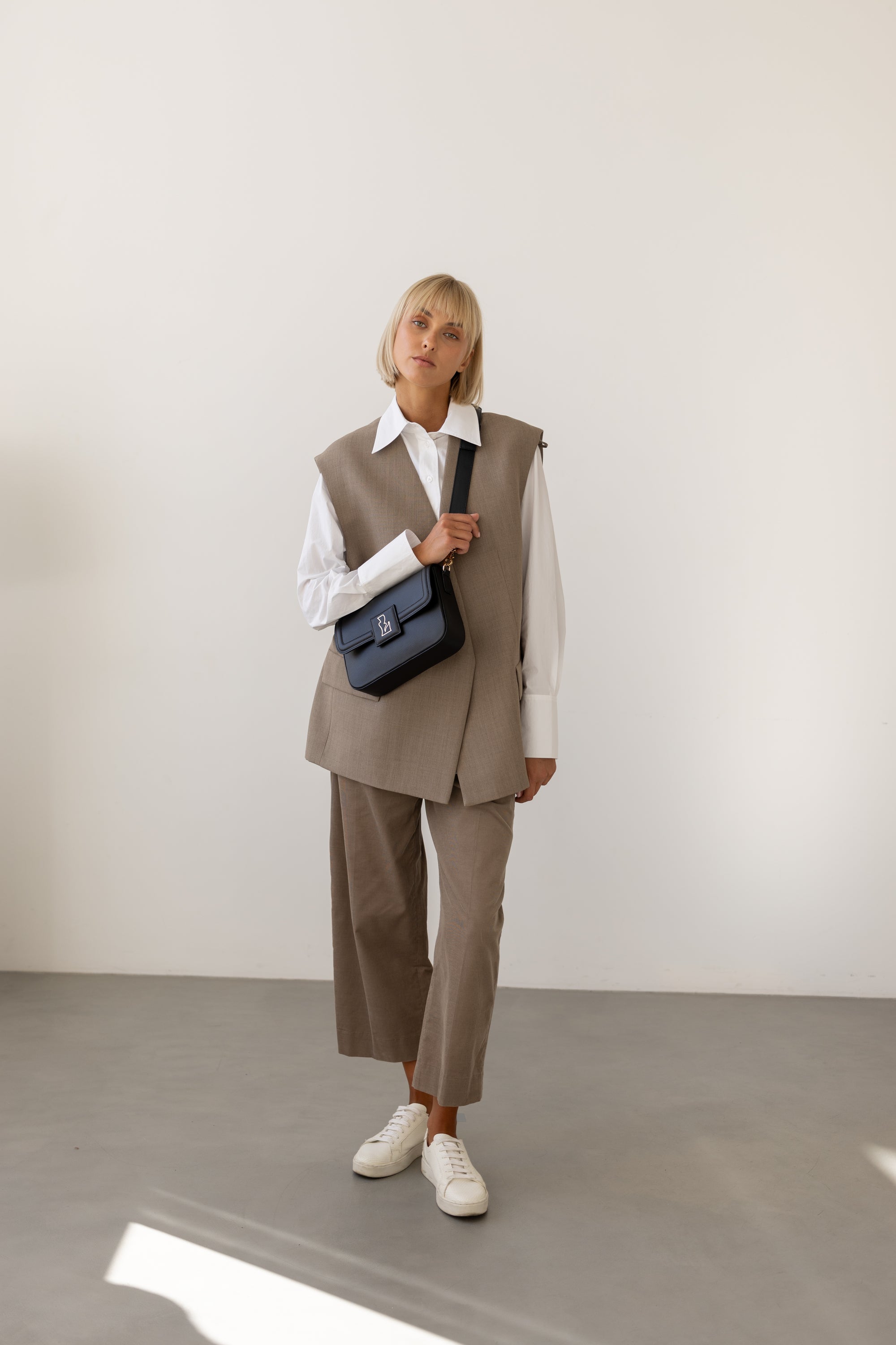 <tc>MILANO Black</tc>