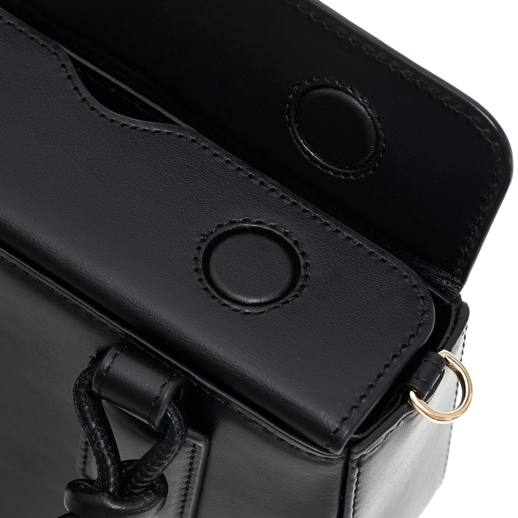 <tc>COMO Black</tc>