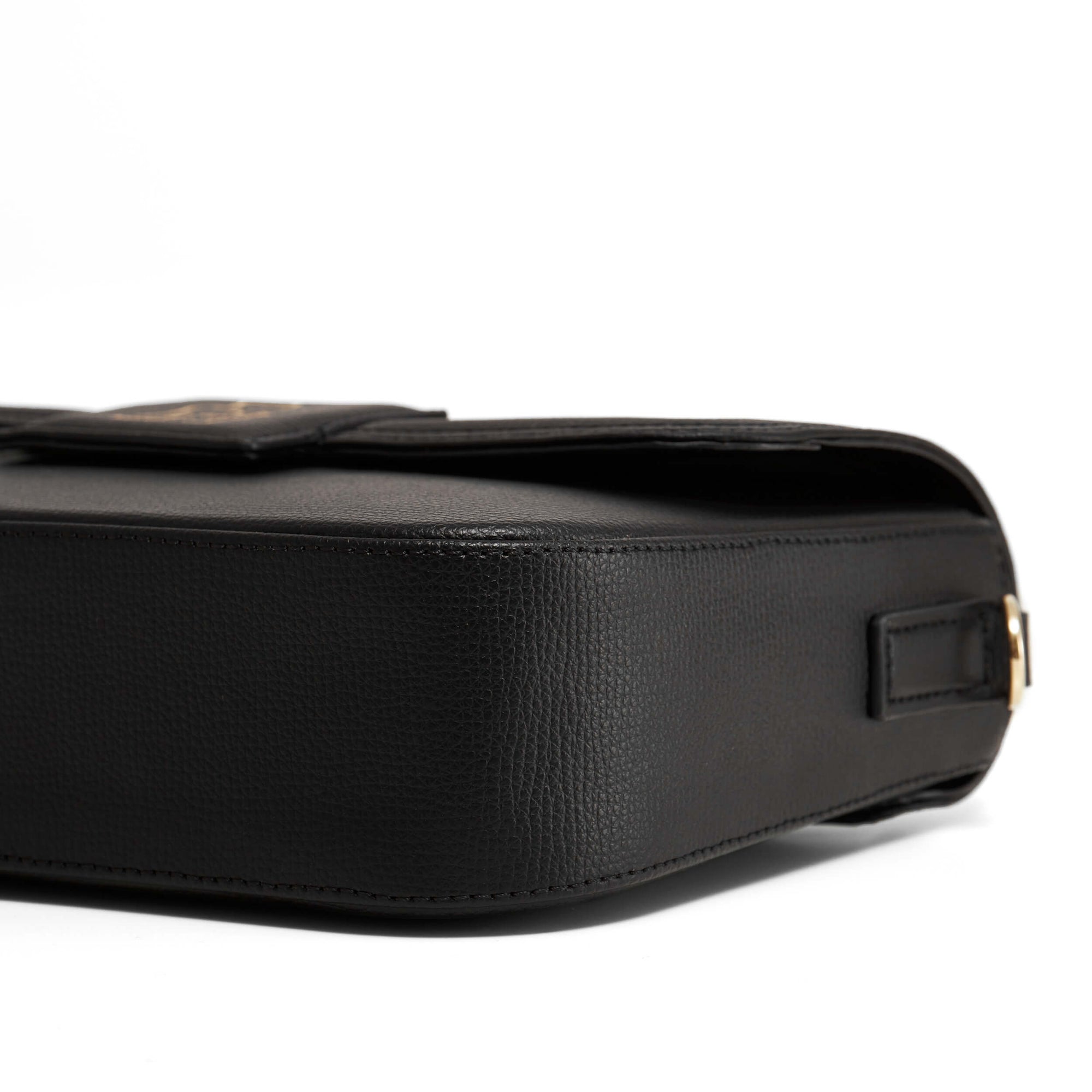 <tc>MILANO Black</tc>