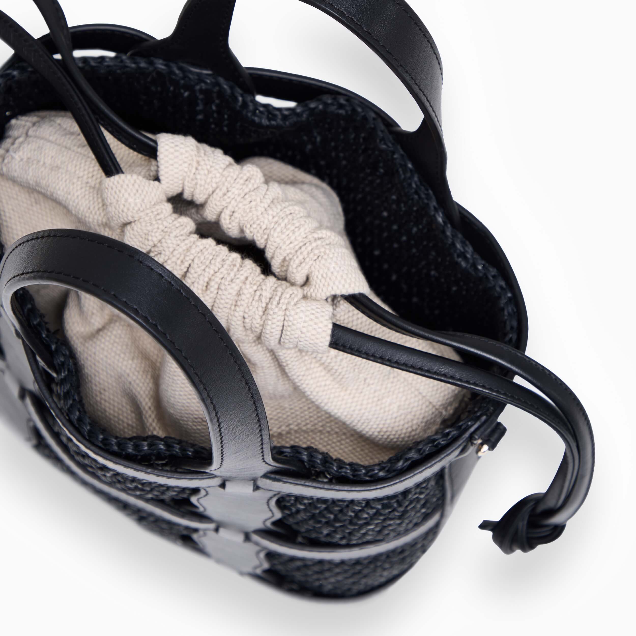 <tc>SORRENTO Black</tc>